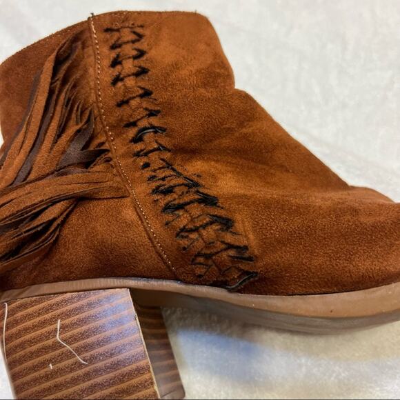 Maurices Faux Suede Cognac Brown Fringe Ankle Boots Size 7.5 - Picture 7 of 12